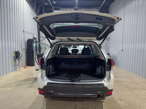 Crystal White Pearl 2019 Subaru Forester Premium