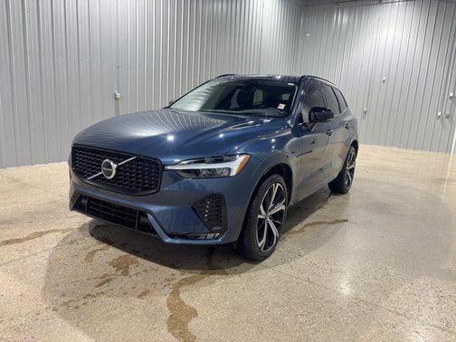 2023 Volvo XC60 B6 Ultimate Dark Theme