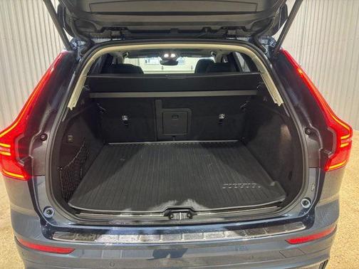 2023 Volvo XC60 B6 Ultimate Dark Theme