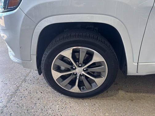 2019 Jeep Cherokee Overland