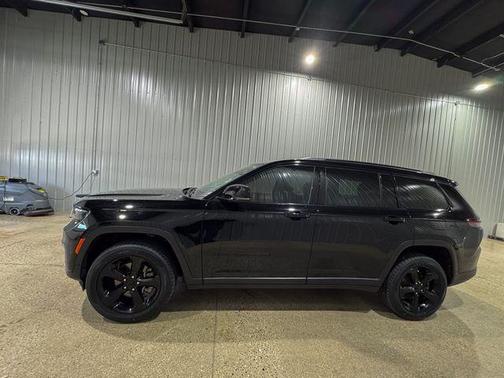 Diamond Black Crystal Pearlcoat 2023 Jeep Grand Cherokee L Limited