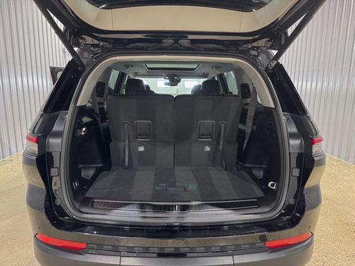 Diamond Black Crystal Pearlcoat 2023 Jeep Grand Cherokee L Limited