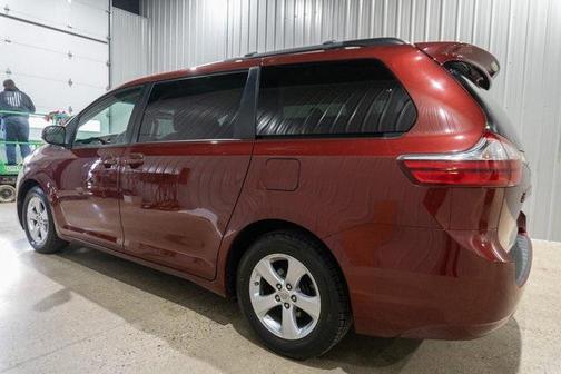 2016 Toyota Sienna LE