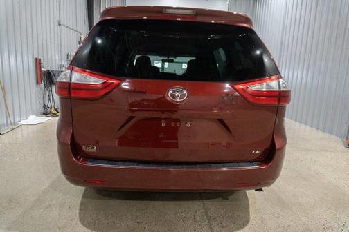 2016 Toyota Sienna LE