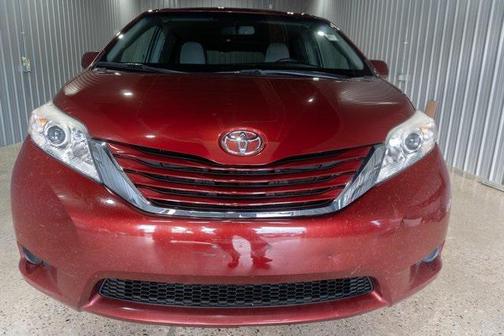 2016 Toyota Sienna LE
