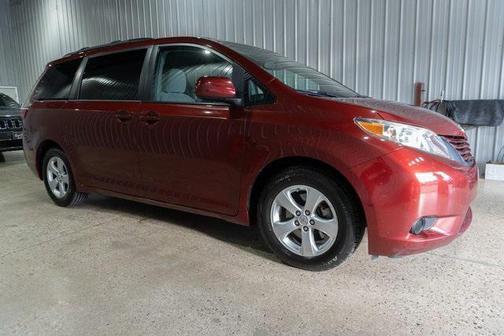 2016 Toyota Sienna LE