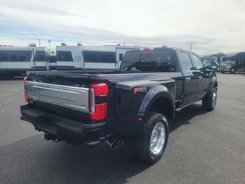 Agate Black Metallic 2025 Ford F-450 Platinum