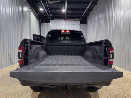 Diamond Black Crystal Pearlcoat 2021 RAM 2500 Laramie Crew Cab 4x4 6'4' Box