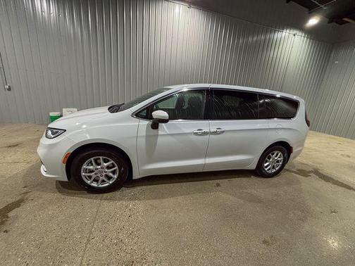 2023 Chrysler Pacifica Touring
