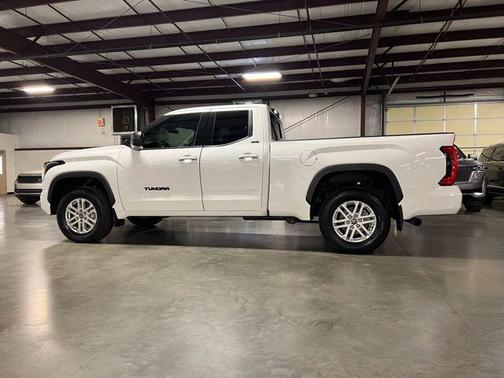 Photo 4 of 17 of 2022 Toyota Tundra SR5