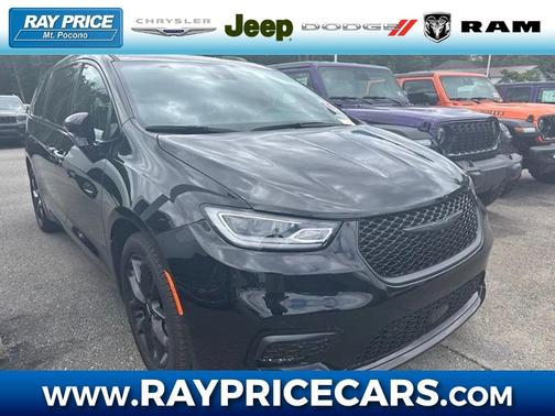 Diamond Black 2025 Chrysler Pacifica Limited