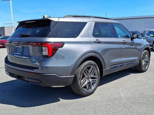 Carbonized Gray Metallic 2026 Ford Explorer ST-Line