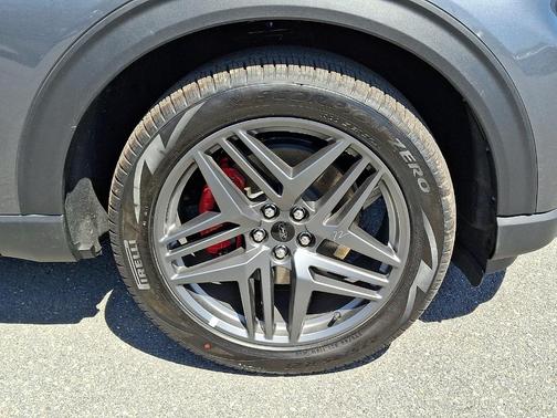 Carbonized Gray Metallic 2026 Ford Explorer ST-Line