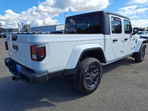 2023 Jeep Gladiator Sport