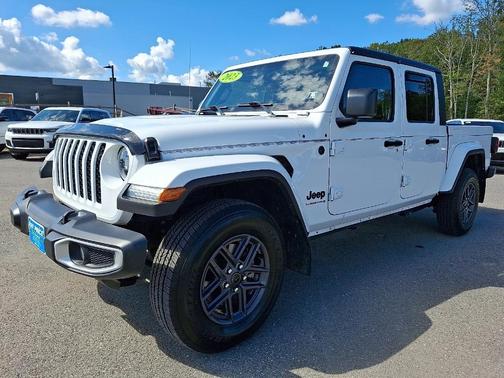 2023 Jeep Gladiator Sport