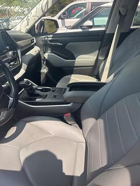 2020 Toyota Highlander Hybrid XLE