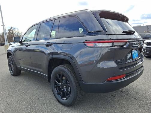 2025 Jeep Grand Cherokee Laredo