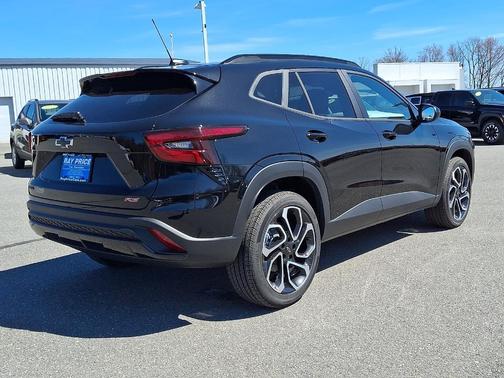 Mosaic Black Metallic 2026 Chevrolet Trax 2RS