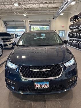 2023 Chrysler Pacifica Hybrid Touring L