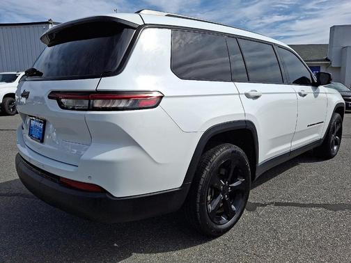 2022 Jeep Grand Cherokee L Laredo