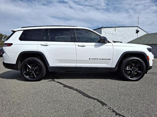 2022 Jeep Grand Cherokee L Laredo