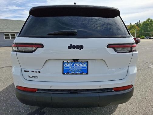 2022 Jeep Grand Cherokee L Laredo
