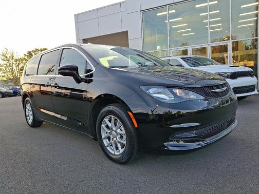 2026 Chrysler Voyager LX