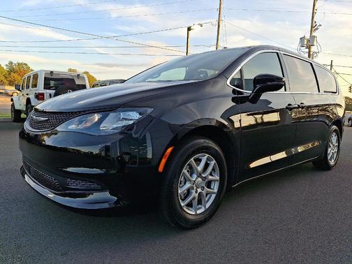 2026 Chrysler Voyager LX