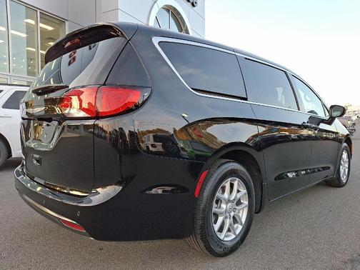 2026 Chrysler Voyager LX