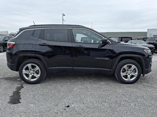 Diamond Black Crystal Pearlcoat 2023 Jeep Compass Latitude