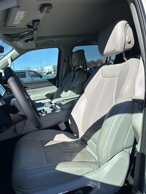 Luxury White Pearlcoat 2022 Jeep Wagoneer Series III