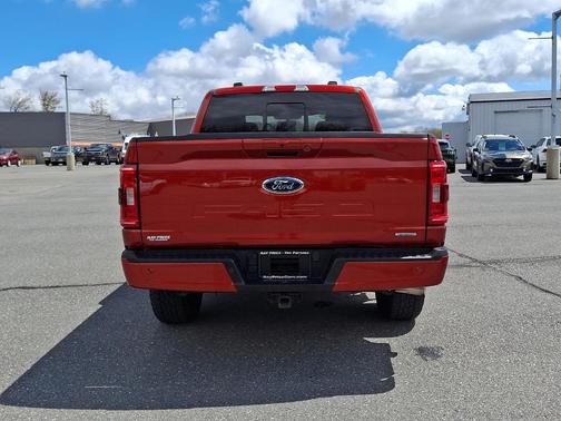 Hot Pepper Red Metallic Tinted Clearcoat 2023 Ford F-150 XLT