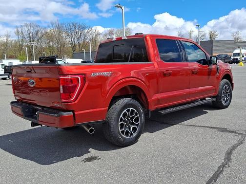 Hot Pepper Red Metallic Tinted Clearcoat 2023 Ford F-150 XLT