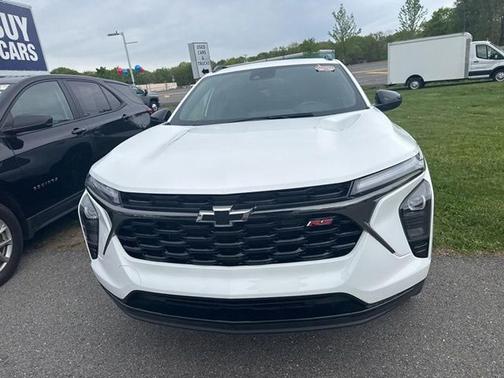 Summit White 2025 Chevrolet Trax 2RS