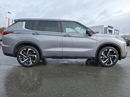 2022 Mitsubishi Outlander SE