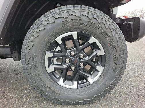 Bright White Clearcoat 2026 Jeep Gladiator Rubicon