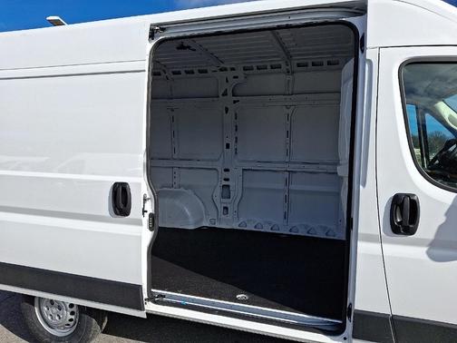 Bright White Clearcoat 2026 RAM ProMaster 1500 Base