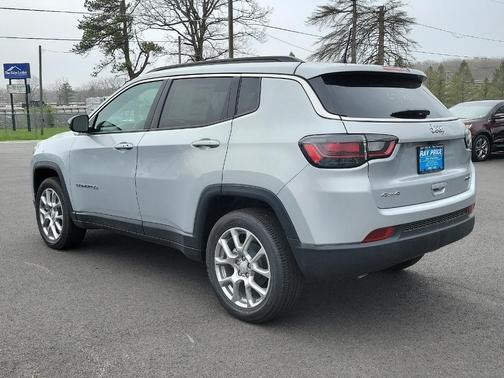 2024 Jeep Compass Latitude Lux