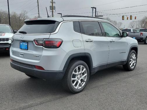 2024 Jeep Compass Latitude Lux