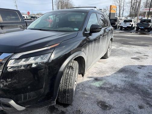 2023 Nissan Pathfinder SL