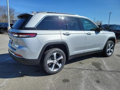 Silver Zynith 2024 Jeep Grand Cherokee 4xe Base