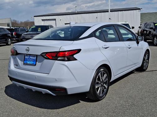 Gray Sky Pearl 2025 Nissan Versa 1.6 SV