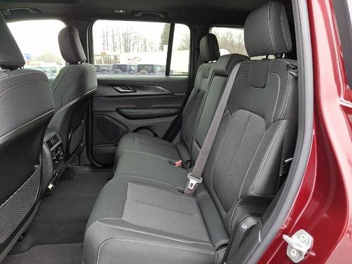 Velvet Red Pearlcoat 2026 Jeep Grand Cherokee Altitude 4x4