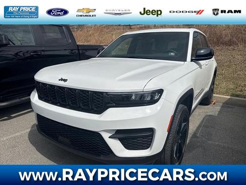 Bright White Clearcoat 2024 Jeep Grand Cherokee Laredo SUV