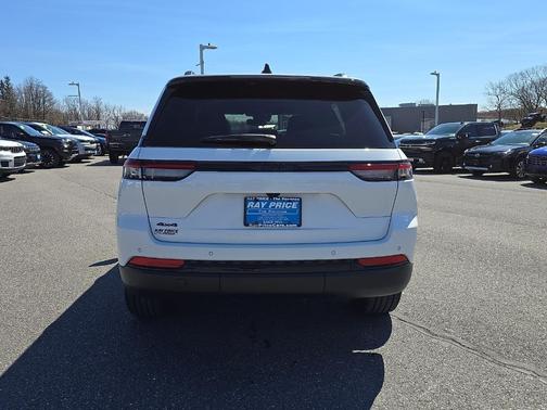 2024 Jeep Grand Cherokee Laredo