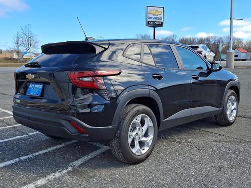 Mosaic Black Metallic 2026 Chevrolet Trax LS