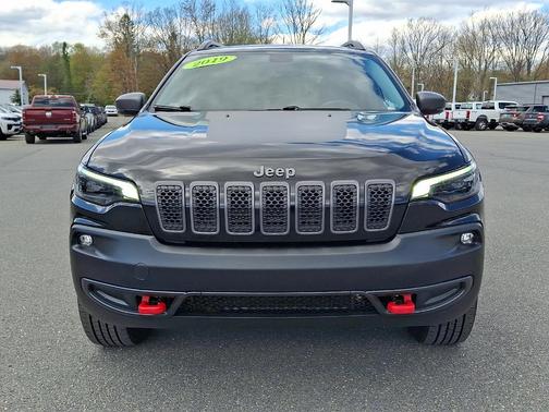Diamond Black Crystal Pearlcoat 2019 Jeep Cherokee Trailhawk