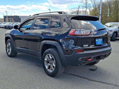 Diamond Black Crystal Pearlcoat 2019 Jeep Cherokee Trailhawk