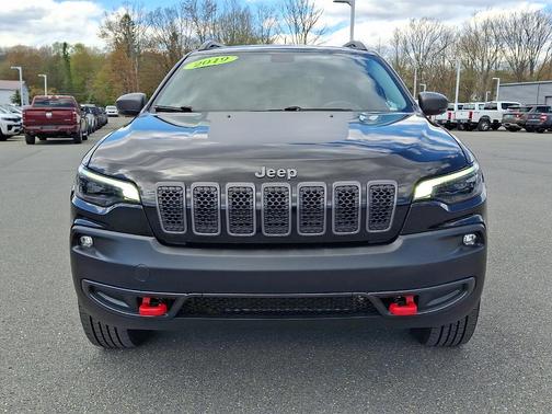 Diamond Black Crystal Pearlcoat 2019 Jeep Cherokee Trailhawk