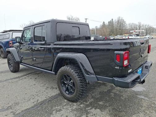 2022 Jeep Gladiator Sport
